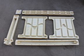 塑料高鐵護欄模具生產廠家在發(fā)展中所面臨的問題