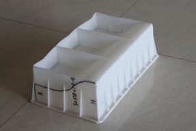 使用混凝土路側(cè)石塑料模具澆筑路側(cè)石過程中能否確定水泥混凝土配比？